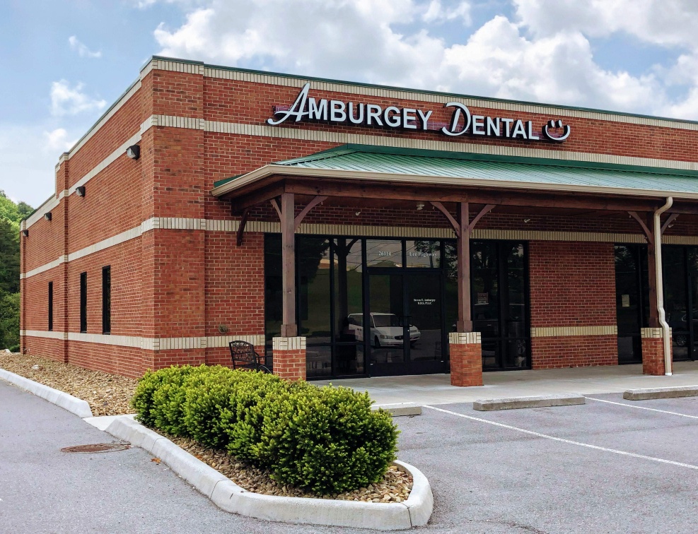 Outside view of Amburgey Dental office building